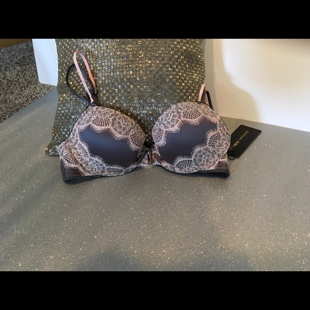 Very pretty Bra NWT